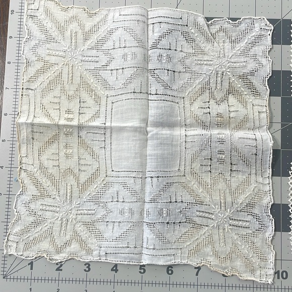 6 vintage/antique handkerchiefs, various fabric, linen, polyester, cotton, - Picture 6 of 12